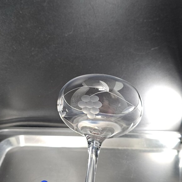 2 Vintage Etched Grapevine Champagne Coupes 4.75" Clear Glass Sherbet Glasses - Picture 3 of 6